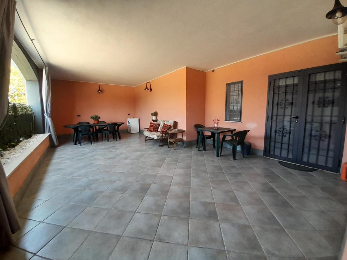 Casa Con Veranda In Centro - Comodo Parcheggio E Garage Incluso Latina Exterior foto