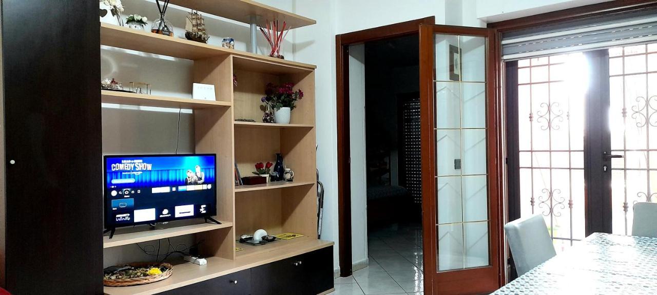 Casa Con Veranda In Centro - Comodo Parcheggio E Garage Incluso Latina Exterior foto
