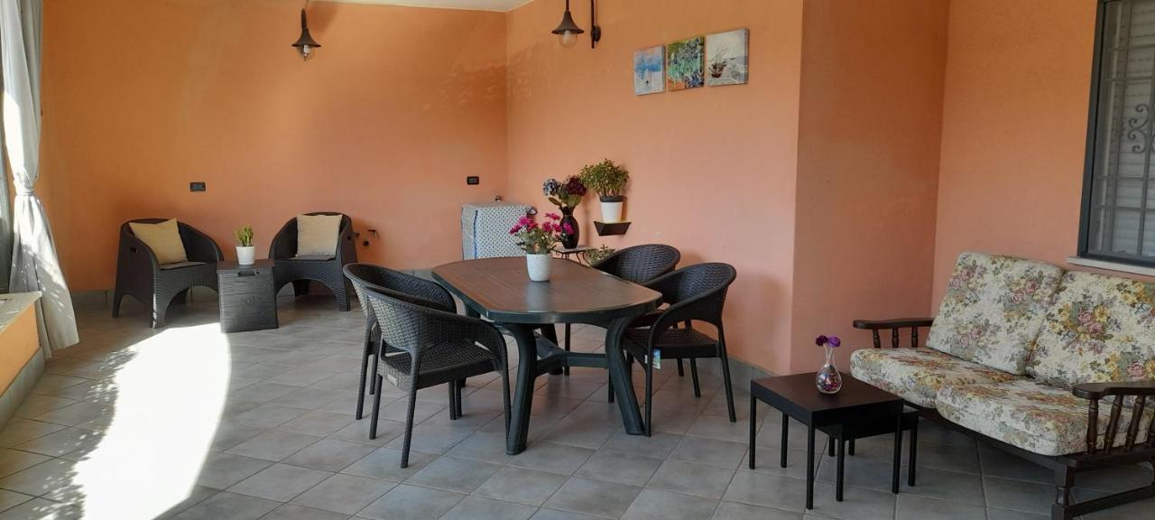 Casa Con Veranda In Centro - Comodo Parcheggio E Garage Incluso Latina Exterior foto